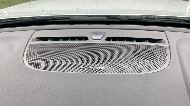 Volvo XC40 2.0 B4P Ultra Dark 5dr Auto Petrol Estate